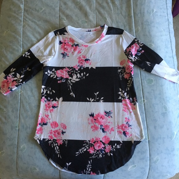 Navy and white floral tee - Picture 2 of 4