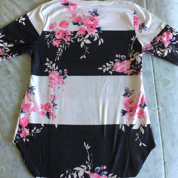 Navy and white floral tee - Picture 3 of 4