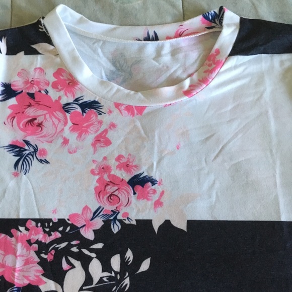 Navy and white floral tee - Picture 4 of 4