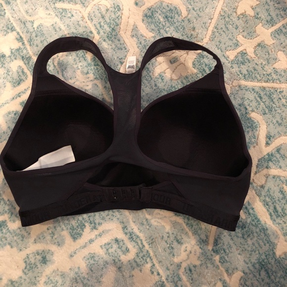 Under armour 36DD Sports Bra - Picture 2 of 3