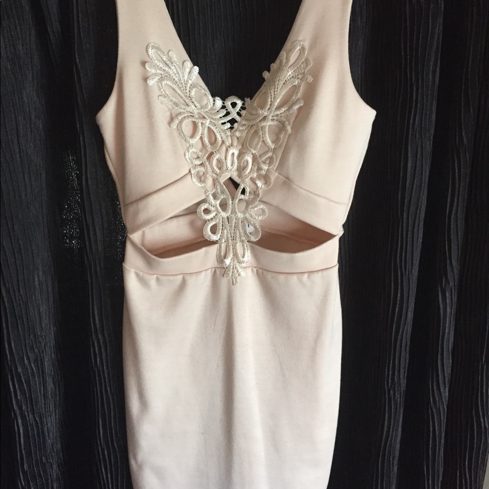 Beautiful! Small gold elegant homecoming dress!