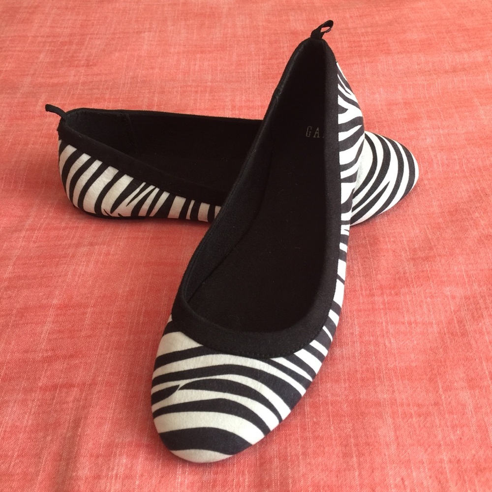 Brand new never worn GAP flats
