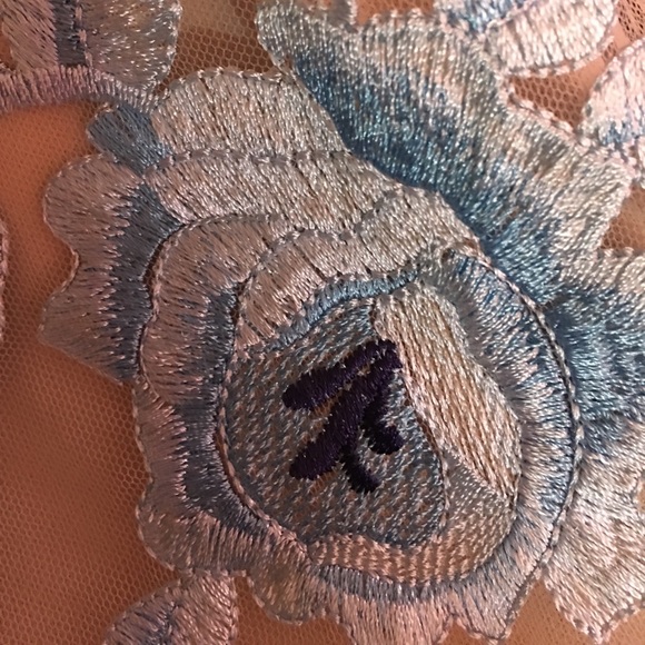 Embroidered sleeveless dress - Picture 6 of 6