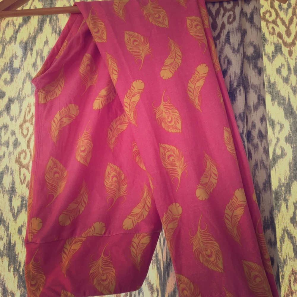 LuLaRoe OS feather print leggings