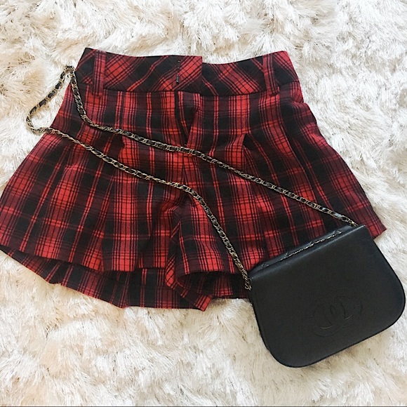 Alice + Olivia Pants - 🔥 Alice + Olivia Pleaded Shorts