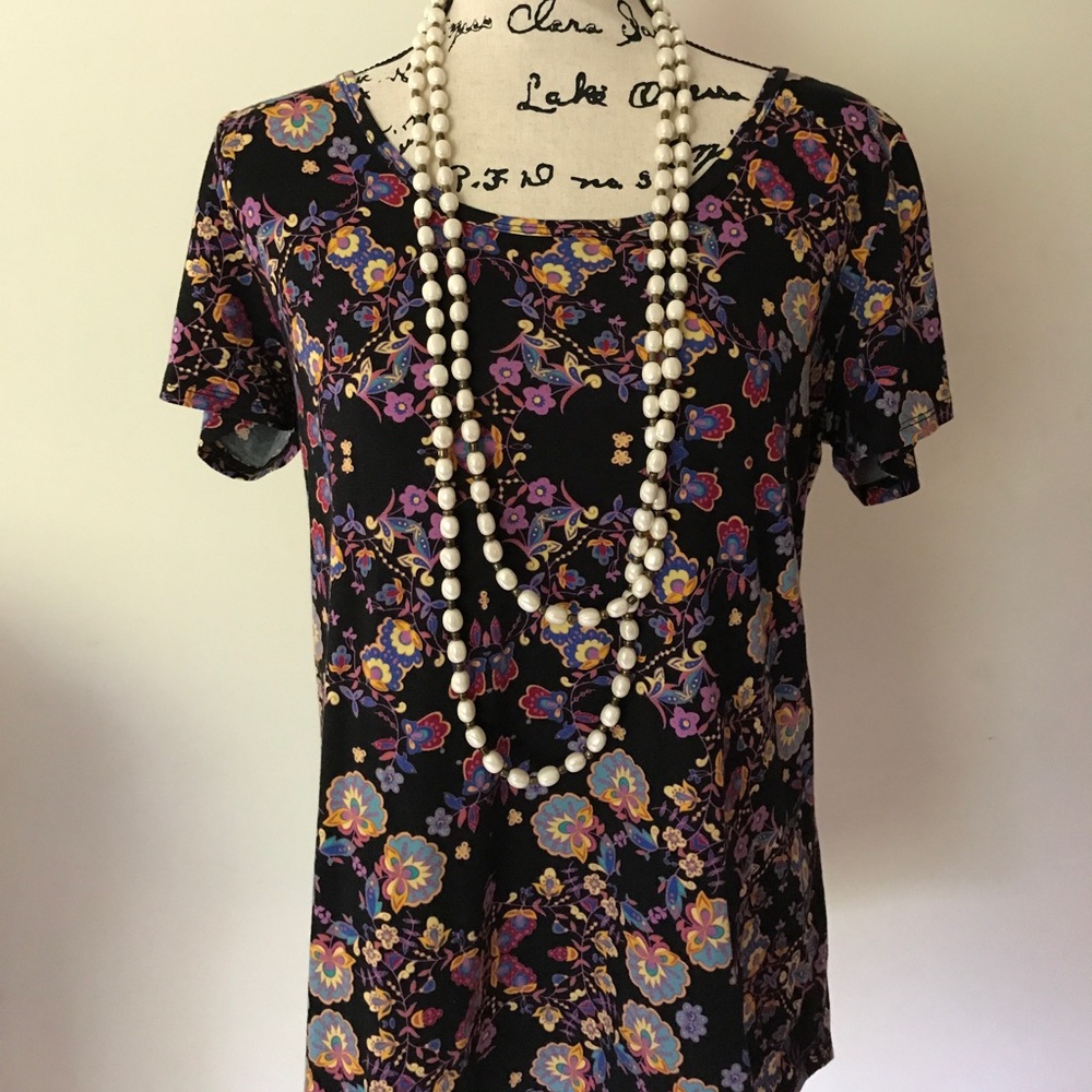 LuLaRoe Classic T Paisley Small Like New. CUTE!