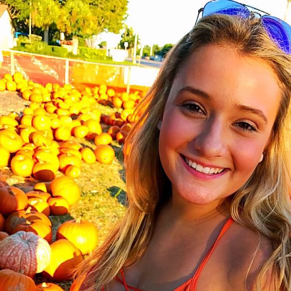 Meet your Posher, Alexandra - Picture 1 of 1