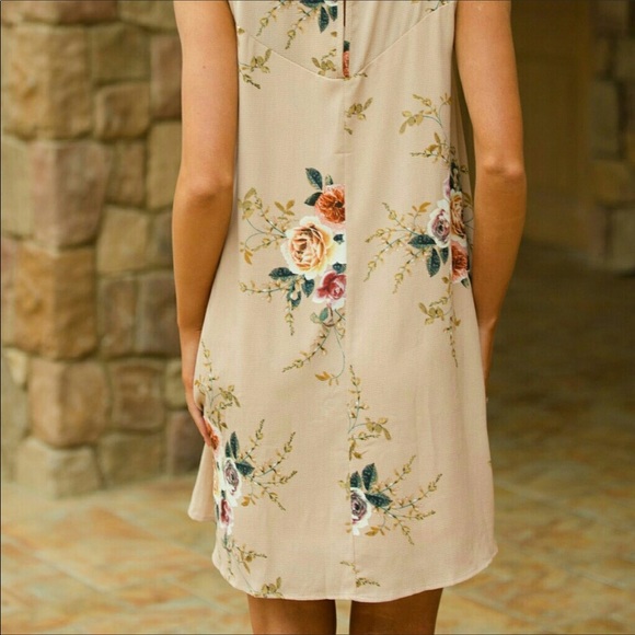 Tan Floral patterned dress - Picture 4 of 5