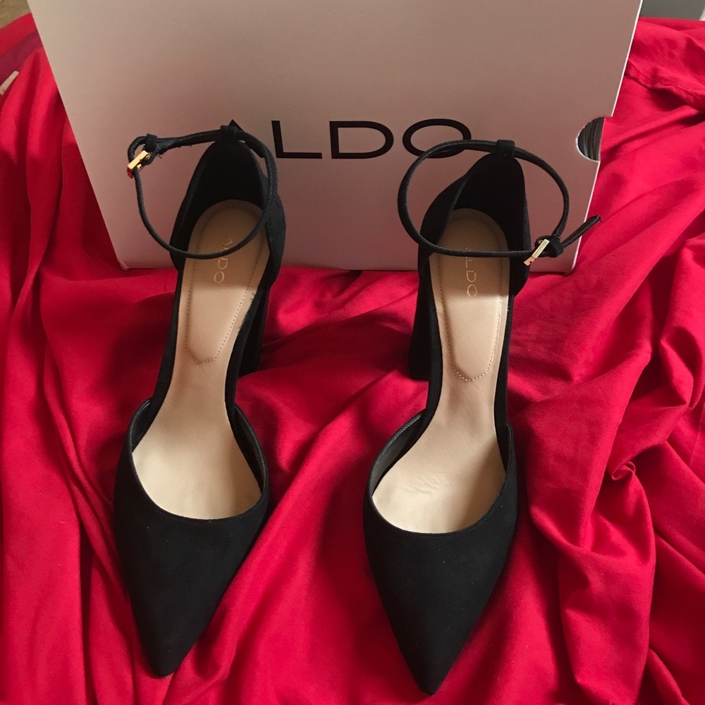 Point toe chunky heel shoe! PERFECT FOR FALL!