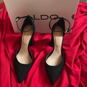 Point toe chunky heel shoe! PERFECT FOR FALL!