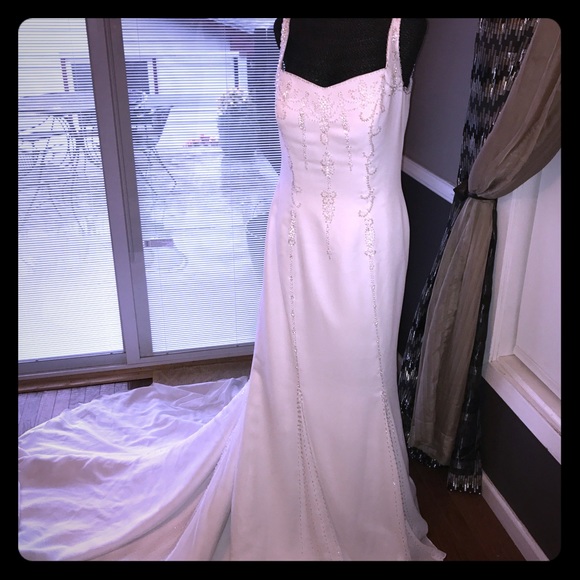 Dresses & Skirts - ⛔️SOLD⛔️White fit & flare wedding gown/dress Sz 12