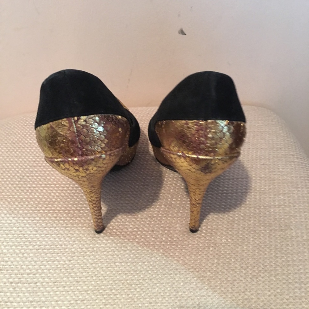 Woman's Shoes - Picture 4 of 4