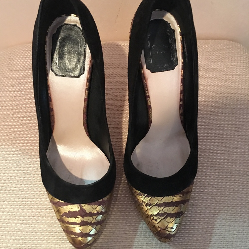 Woman's Shoes - Picture 2 of 4