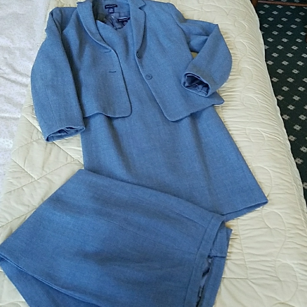 Perfect for fall!Wool, silk-lines pants/skirt suit