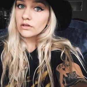 Meet your Posher, Madeline
