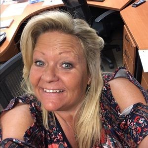 Meet your Posher, Debbie