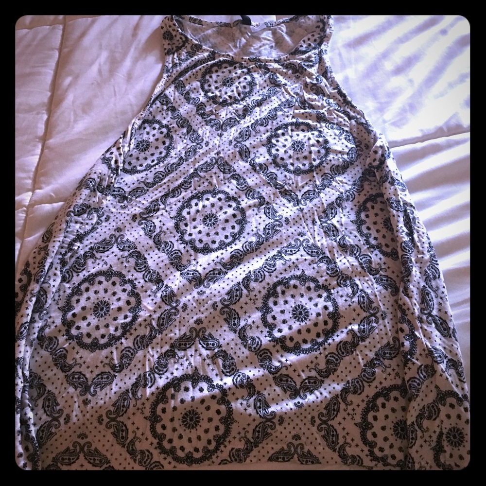 Large black white flowy tank by Divided
