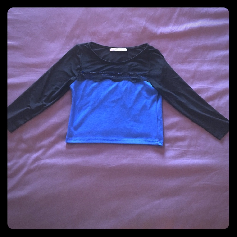 Mesh sleeved blue crop top
