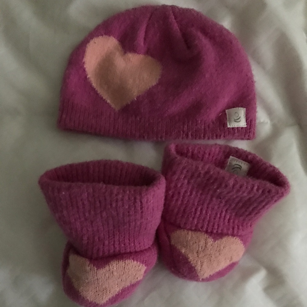 Newborn hat and bootie set