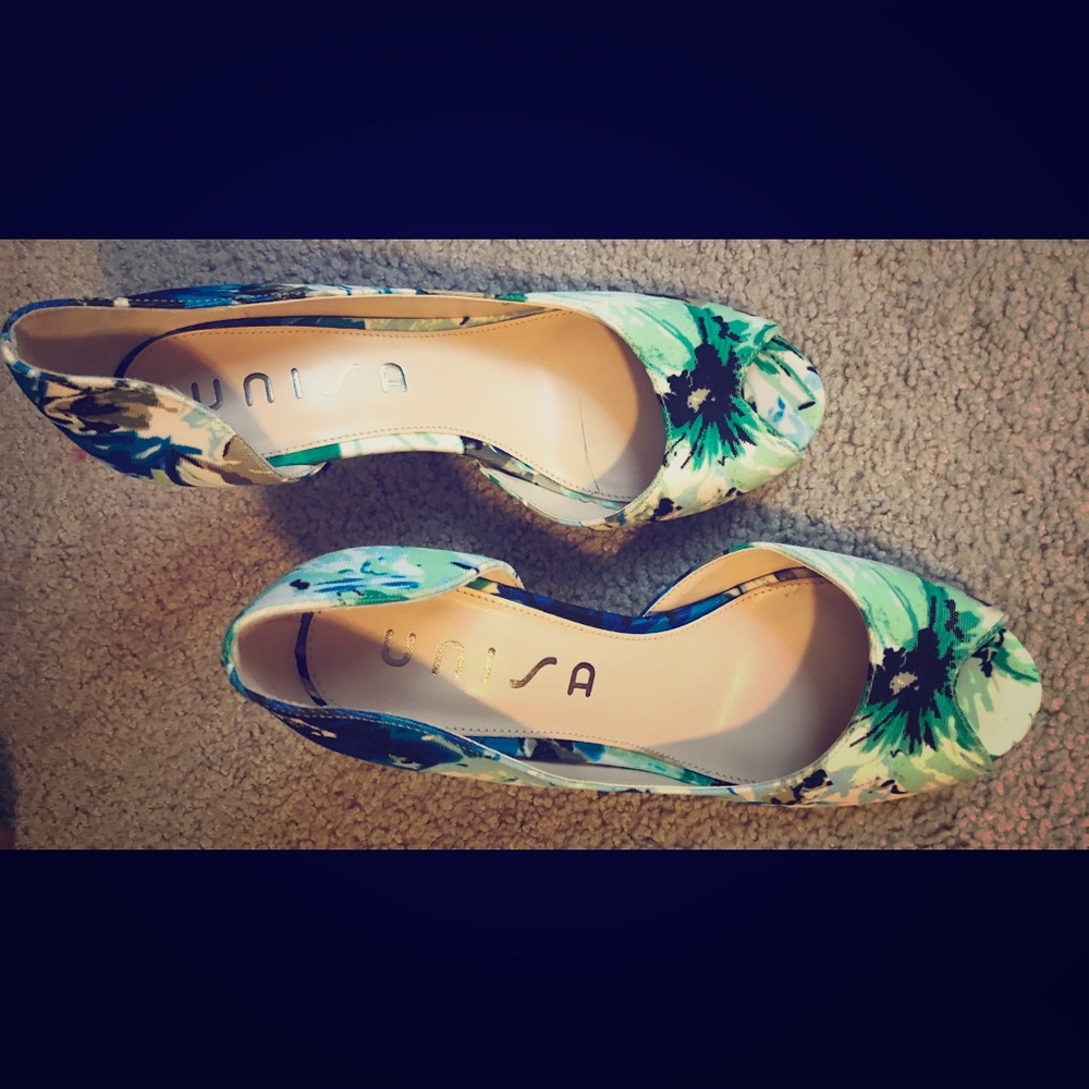 Unisa open toed, blue & green floral. Size 6.5