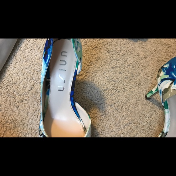 Unisa open toed, blue & green floral. Size 6.5 - Picture 3 of 3