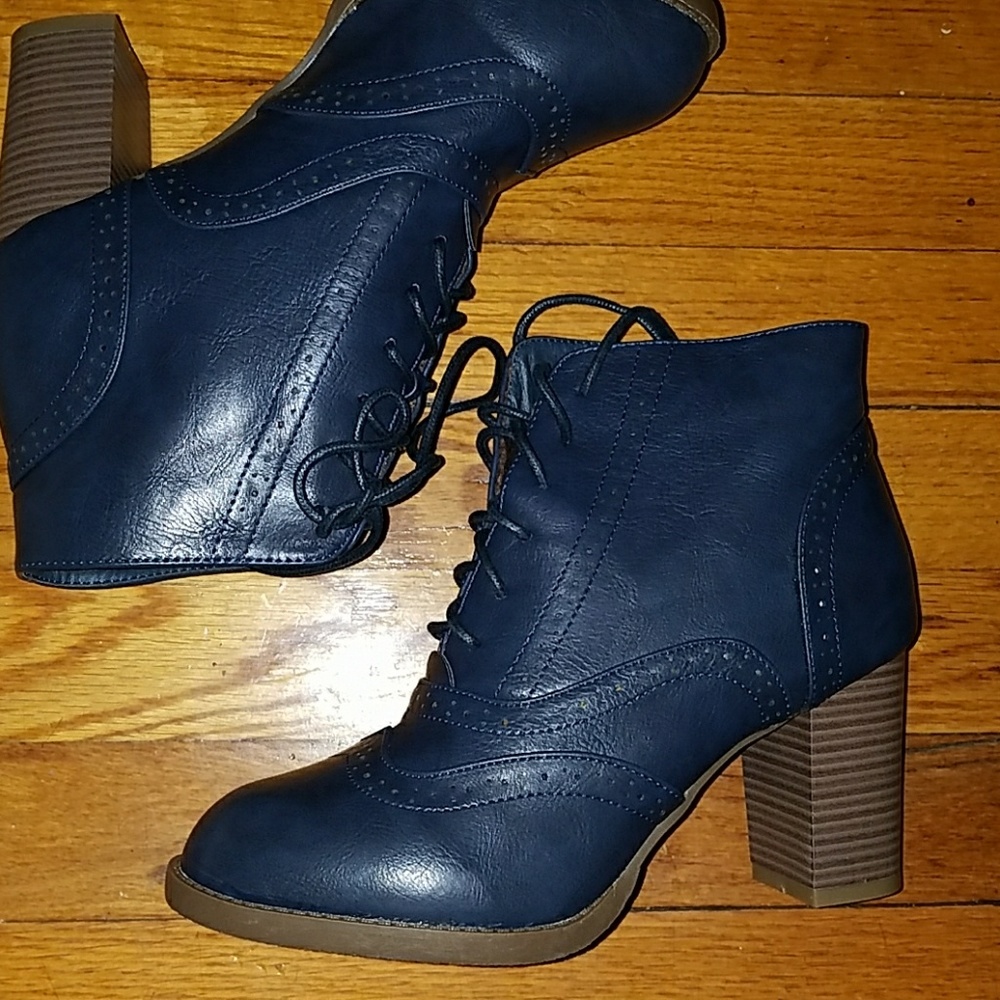 Navy spectator bootie
