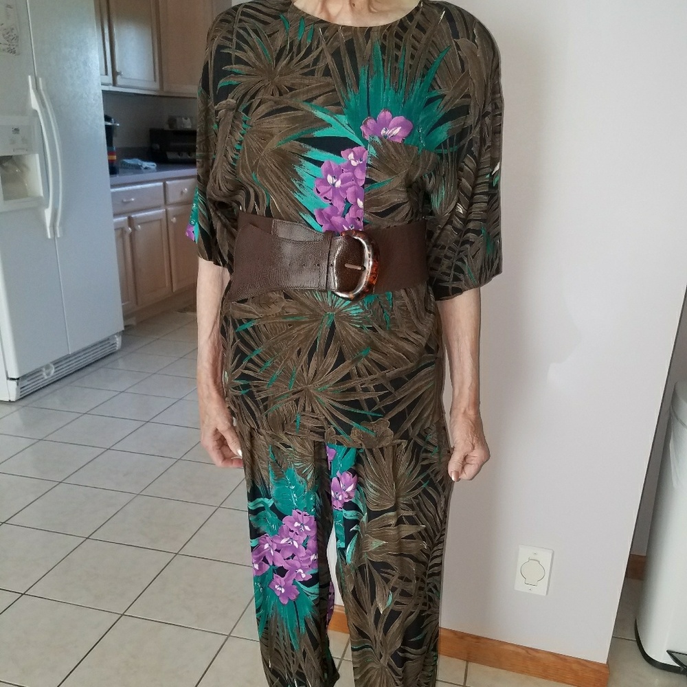 4 piece KAREN KANE Outfit (Belt not included)
