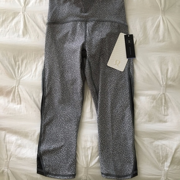 Lululemon Train Times Crop 17" Sz 4 - Picture 6 of 7