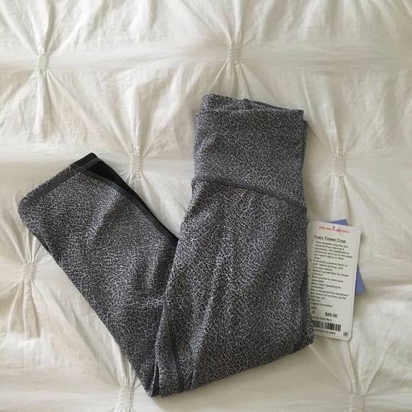 Lululemon Train Times Crop 17" Sz 4 - Picture 5 of 7
