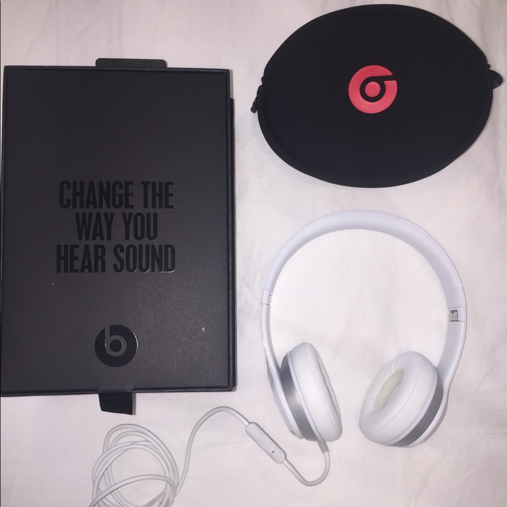 Beats Solo 2 (wireless) NEVER USED
