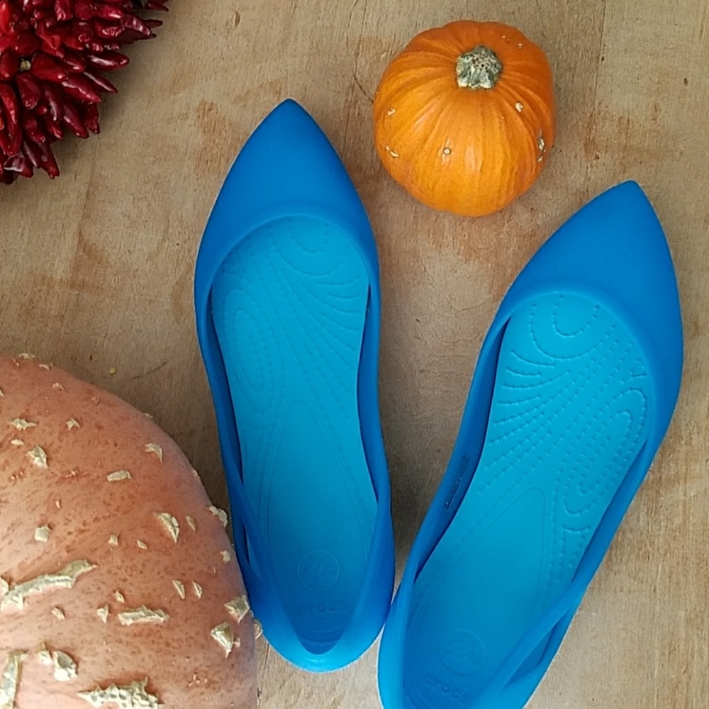 Crocs electric blue flats