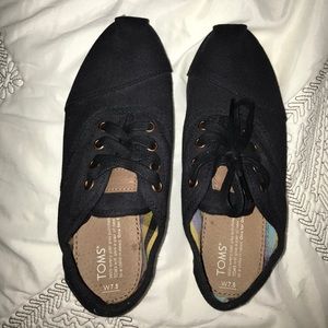 Toms