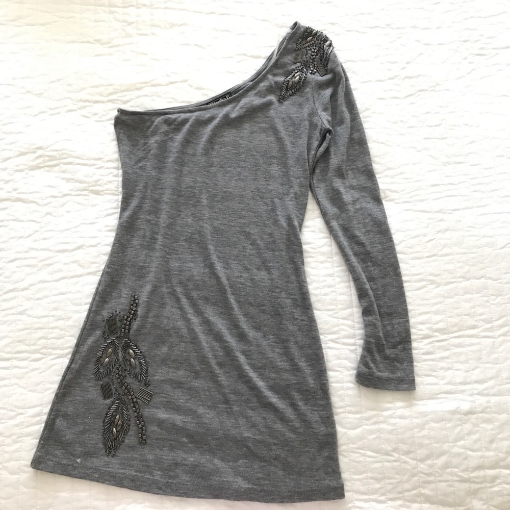 One shoulder neckline. size S