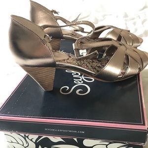 Cooper leather strappy shoe!