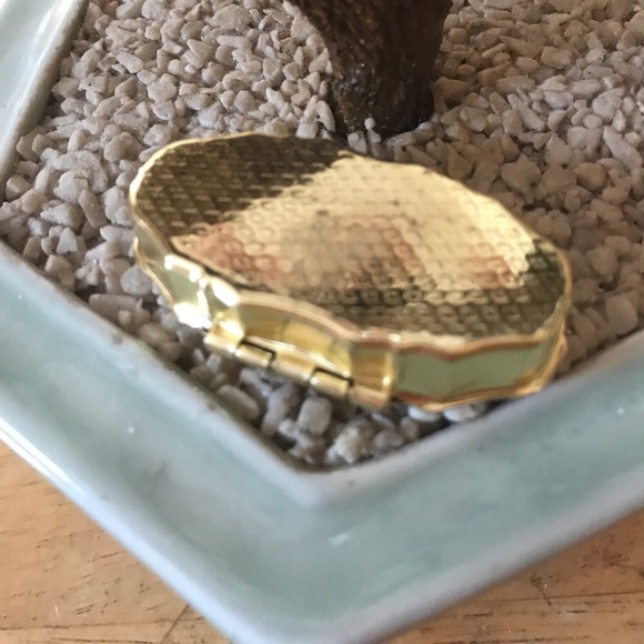 Vintage multnomah Falls Oregon pill box - Picture 3 of 3