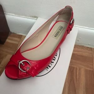 Flat peep toe