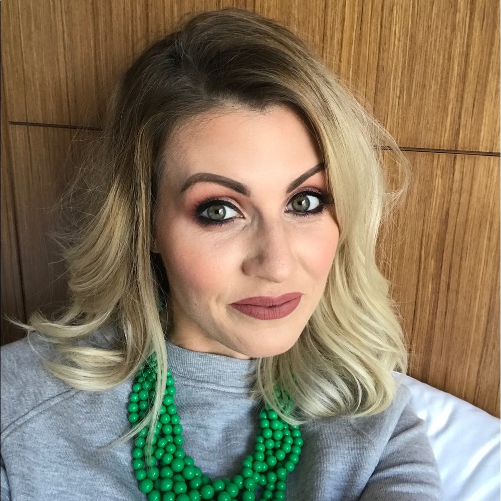 Meet your Posher, Abigail