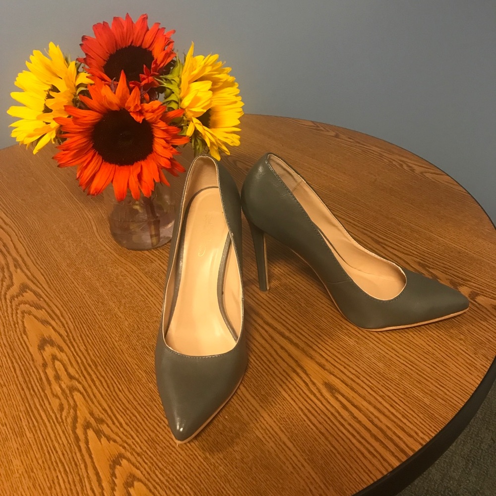 Journee Collection Yoko-M Pump