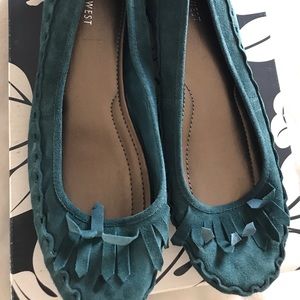 NWOT Teal Fringe Suede Moccasins — great fall shoe