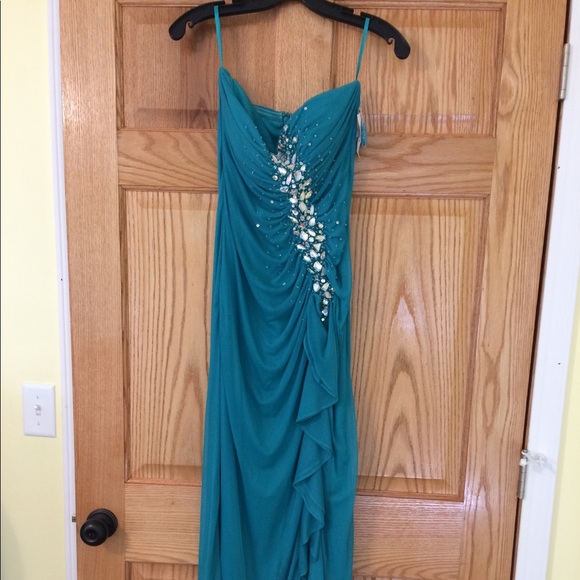 🌷Gorgeous formal dress, never worn, size 5/6🌷 - Picture 2 of 4