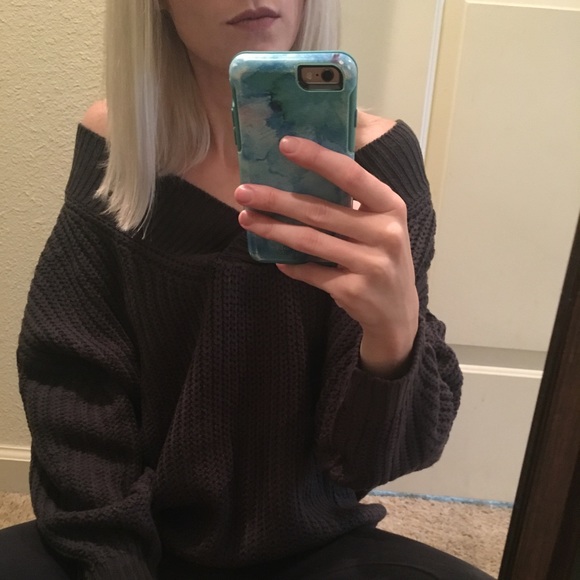 Comfy Oversized Off Shoulder Sweater - Picture 3 of 4