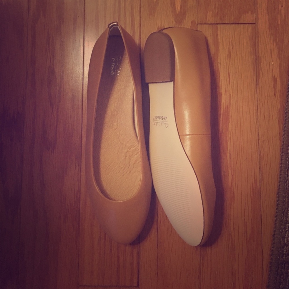 BRAND New Dr. Scholls city style flats!