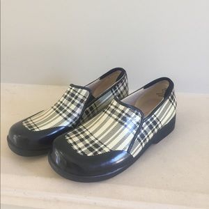 Sperry topsiders size 8