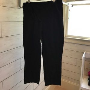 GapFit maternity capri