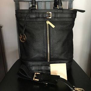 Black bucket bag