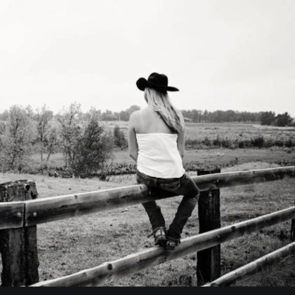 Meet your Posher, Josey - Picture 1 of 1