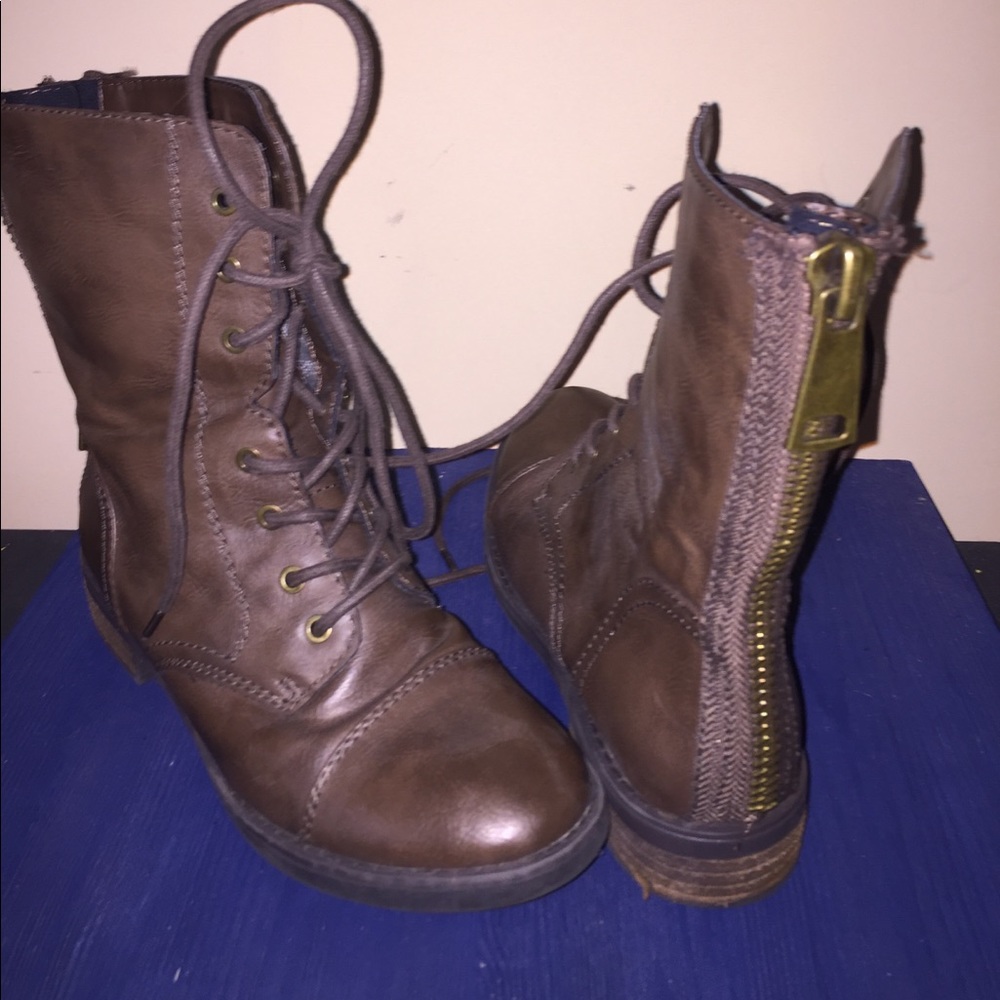 Combat boots