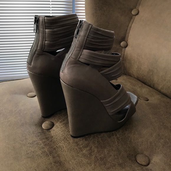 Jessica Simpson Wedges - Picture 2 of 3