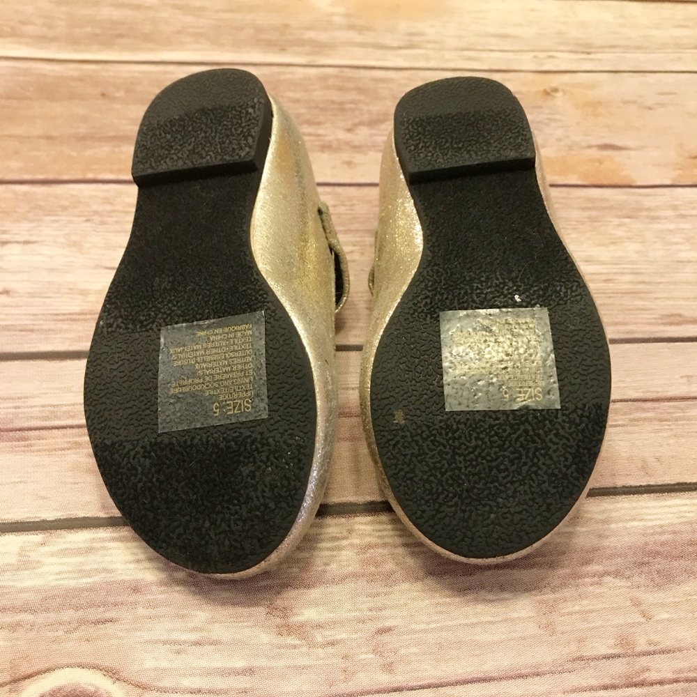 Crazy 8 Metallic Gold T-strap shoes - Picture 7 of 7