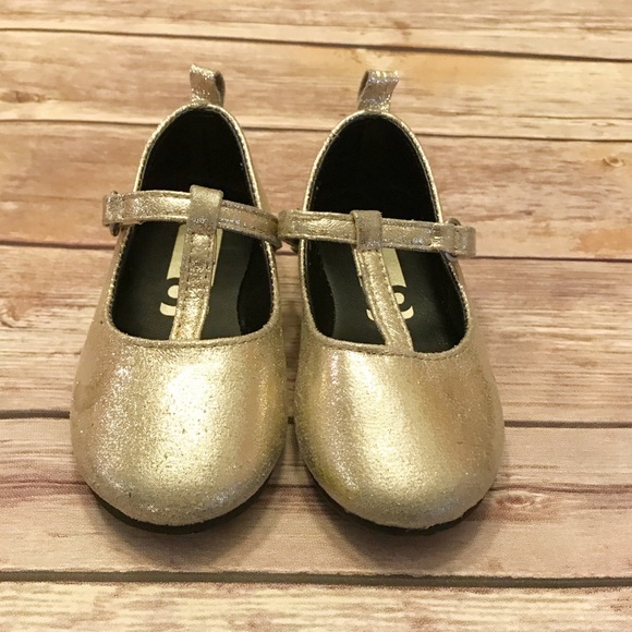 Crazy 8 Metallic Gold T-strap shoes - Picture 2 of 7